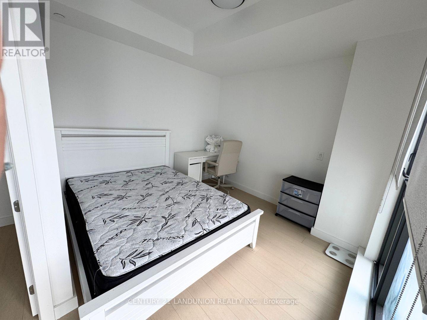 81 Wellesley Street E, Toronto, Ontario  M4Y 0C5 - Photo 3 - C12901892