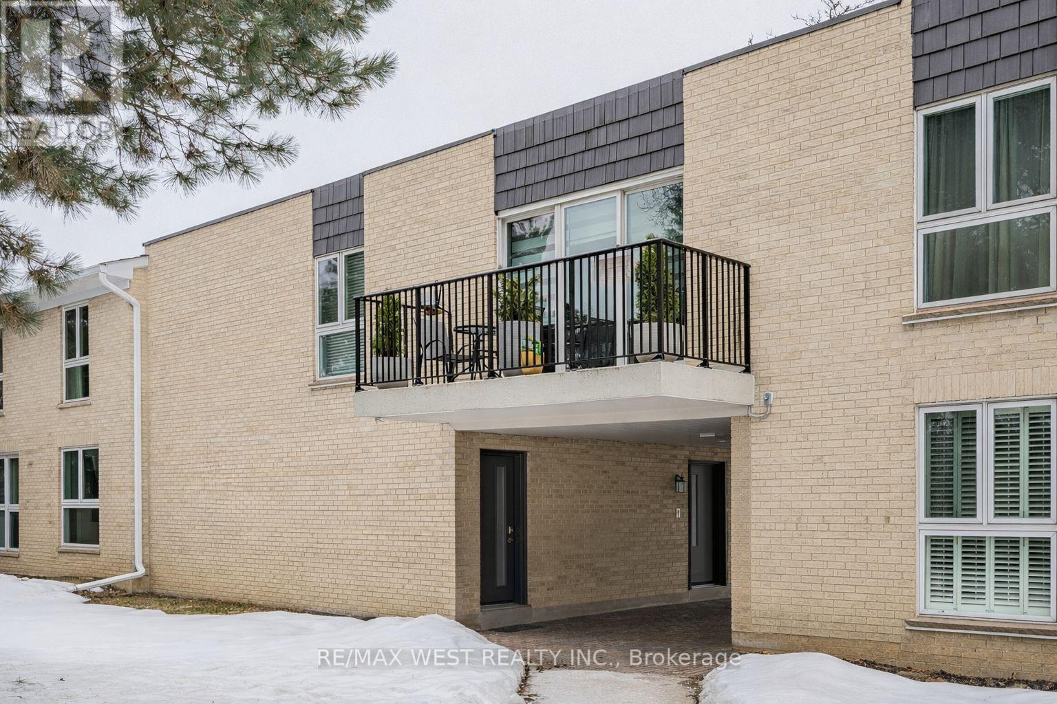 25 Proudbank Millway, Toronto, Ontario  M2L 1P3 - Photo 2 - C12846110