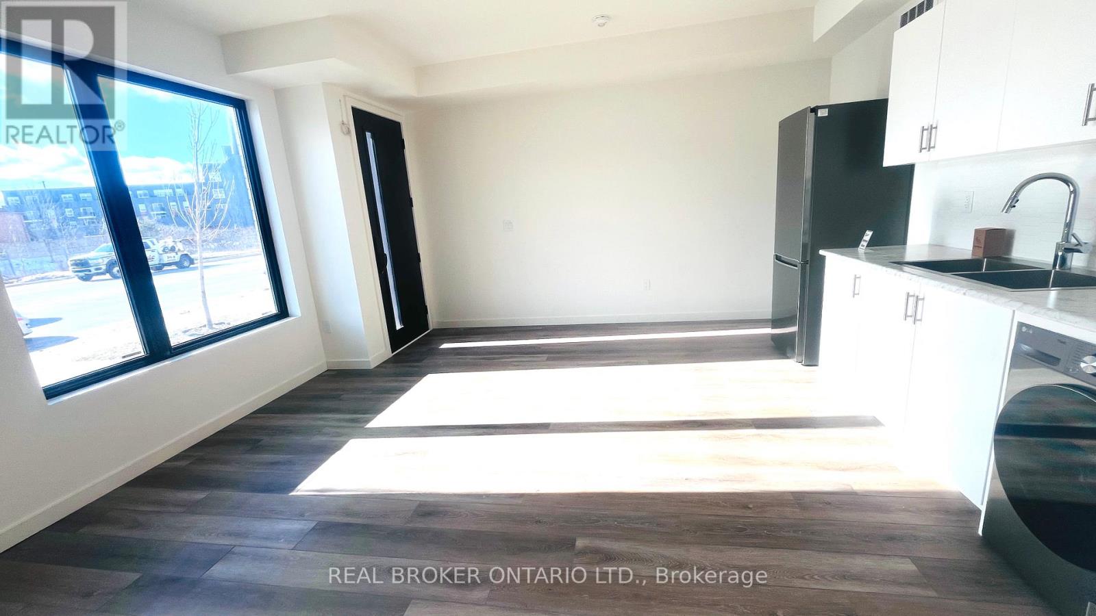 Main - 19 Rainwater Lane, Barrie, Ontario  L4N 9J6 - Photo 4 - S12901902