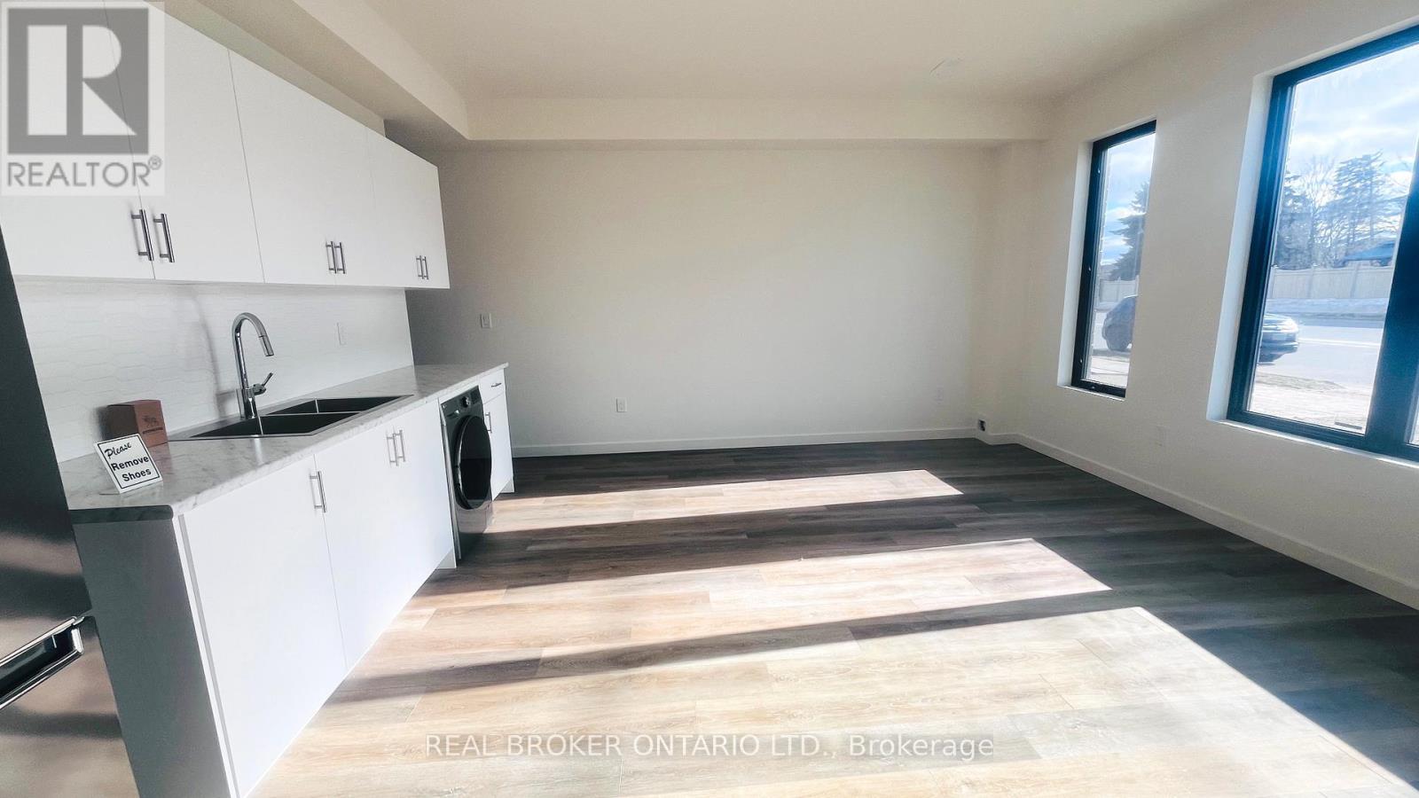 Main - 19 Rainwater Lane, Barrie, Ontario  L4N 9J6 - Photo 5 - S12901902