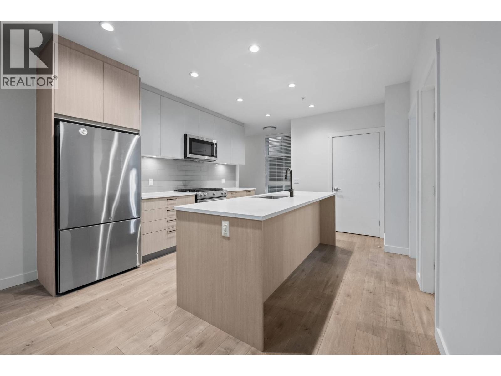 203 707 Como Lake Avenue, Coquitlam, British Columbia  V3J 0J5 - Photo 3 - R3099967