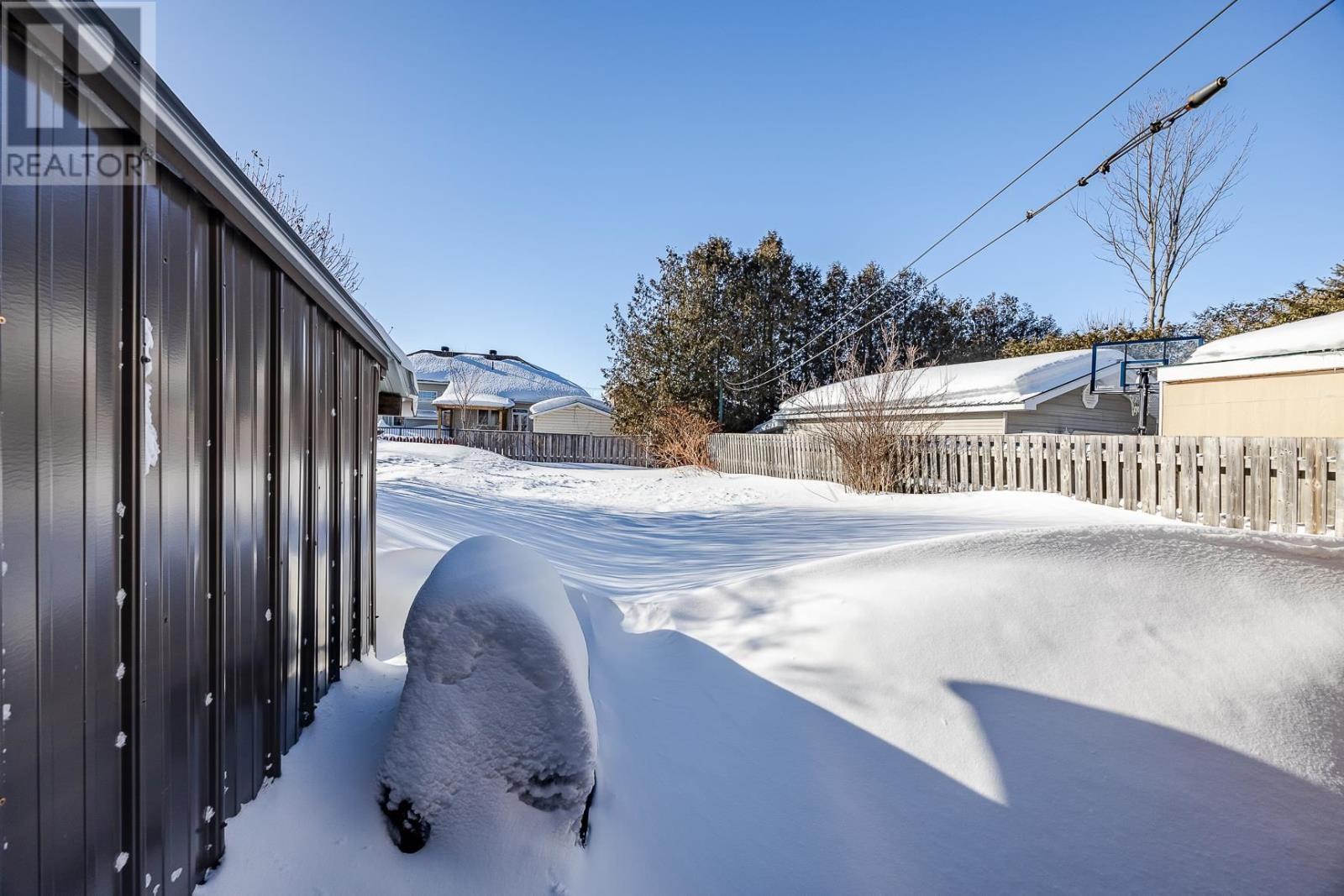 93 Pozzebon Cres, Sault Ste. Marie, Ontario  P6C 6B4 - Photo 32 - SM260498