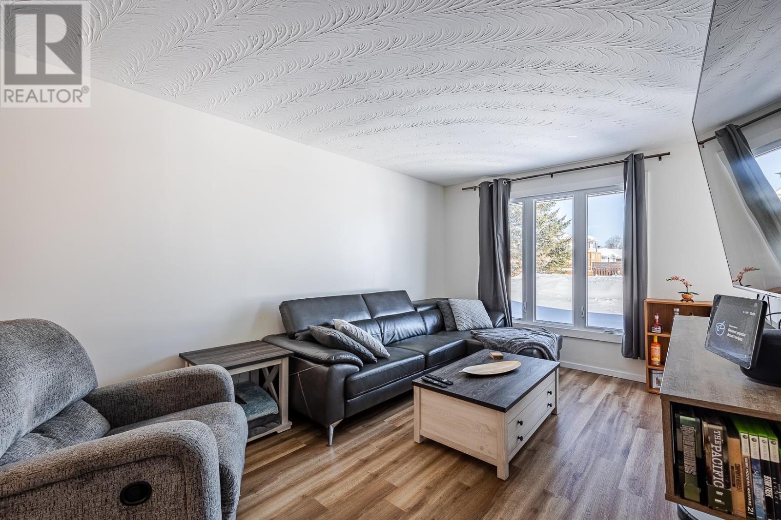 93 Pozzebon Cres, Sault Ste. Marie, Ontario  P6C 6B4 - Photo 6 - SM260498