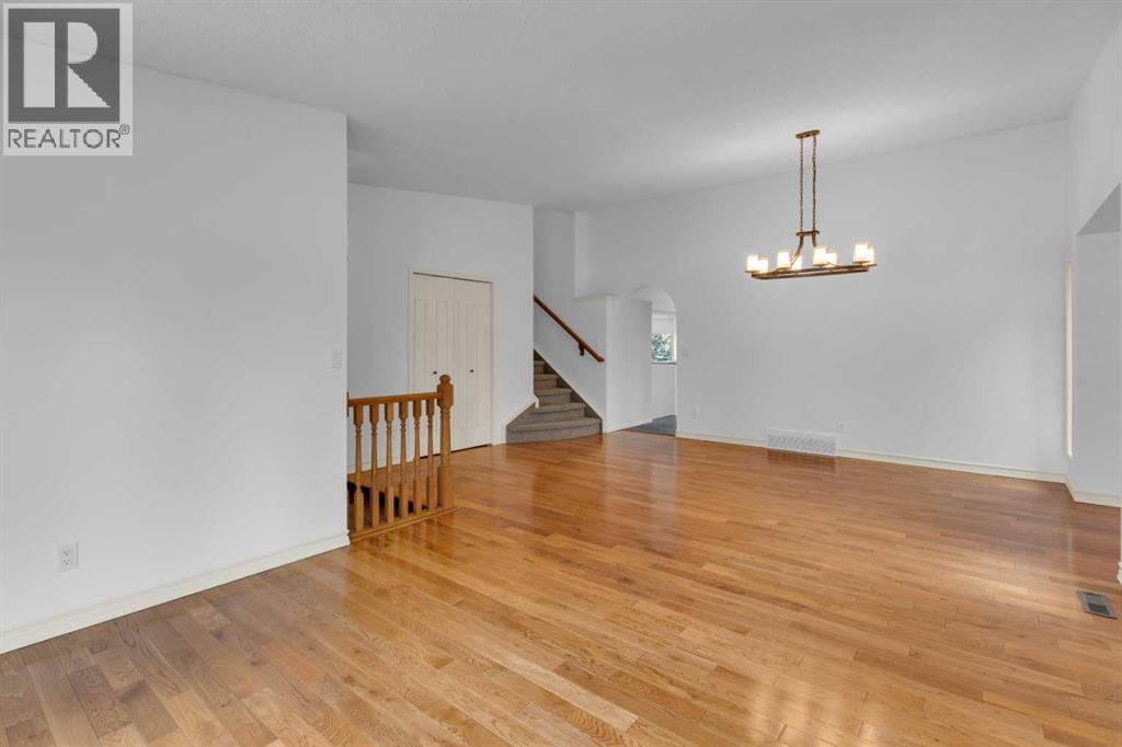 812 Shawnee Drive Sw, Calgary, Alberta  T2Y 1W8 - Photo 5 - A2290265