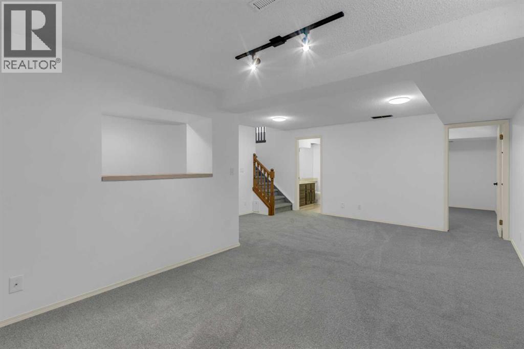 812 Shawnee Drive Sw, Calgary, Alberta  T2Y 1W8 - Photo 31 - A2290265