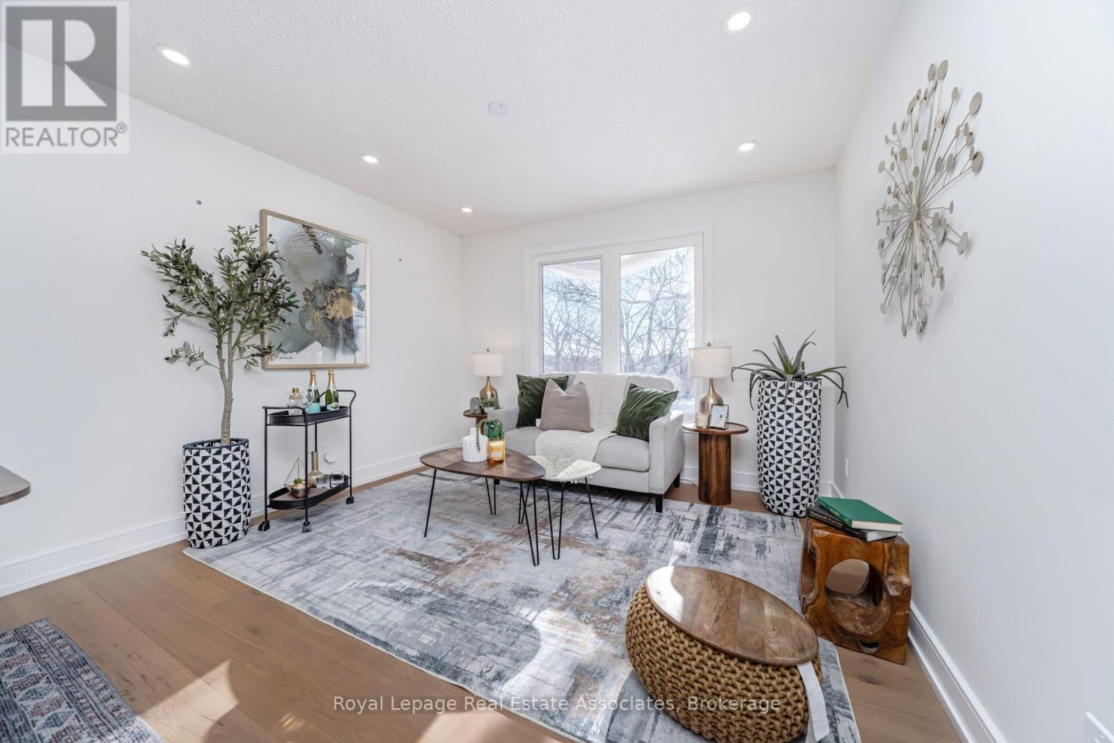 471 Valhalla Court, Oakville, Ontario  L6L 5M5 - Photo 11 - W12843070