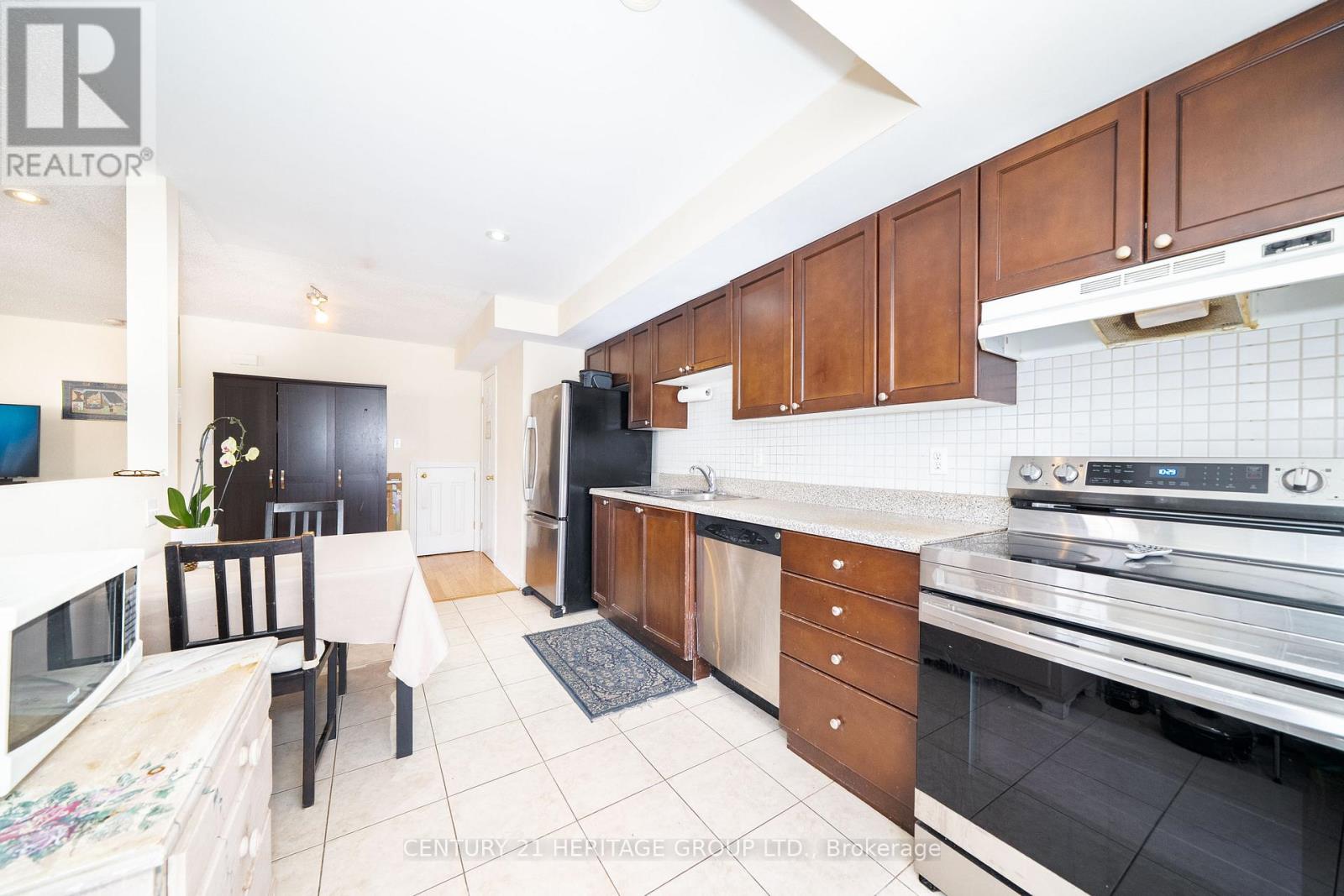 301 - 64 Sidney Belsey Crescent, Toronto (Weston), Ontario  M6M 5J4 - Photo 4 - W12899774