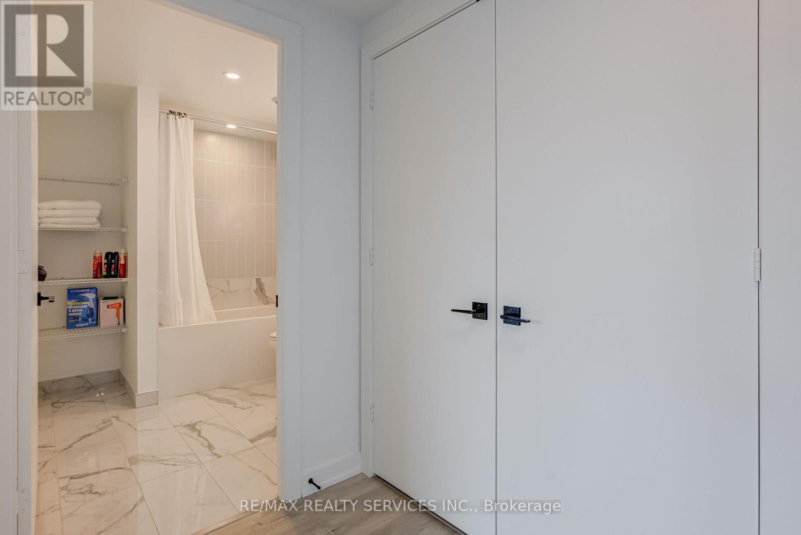 4106 - 327 King Street W, Toronto, Ontario  M5V 0W7 - Photo 35 - C12901950