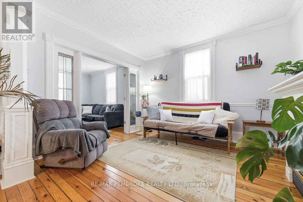 841 Pembroke Street W, Pembroke, Ontario  K8A 5P5 - Photo 11 - X12901954