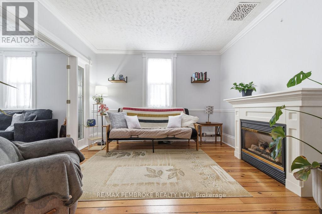 841 Pembroke Street W, Pembroke, Ontario  K8A 5P5 - Photo 12 - X12901954