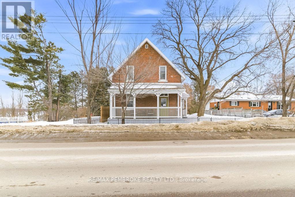 841 Pembroke Street W, Pembroke, Ontario  K8A 5P5 - Photo 2 - X12901954