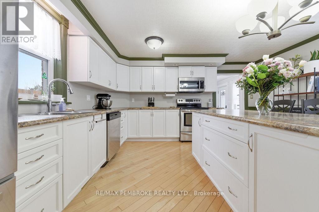 841 Pembroke Street W, Pembroke, Ontario  K8A 5P5 - Photo 21 - X12901954