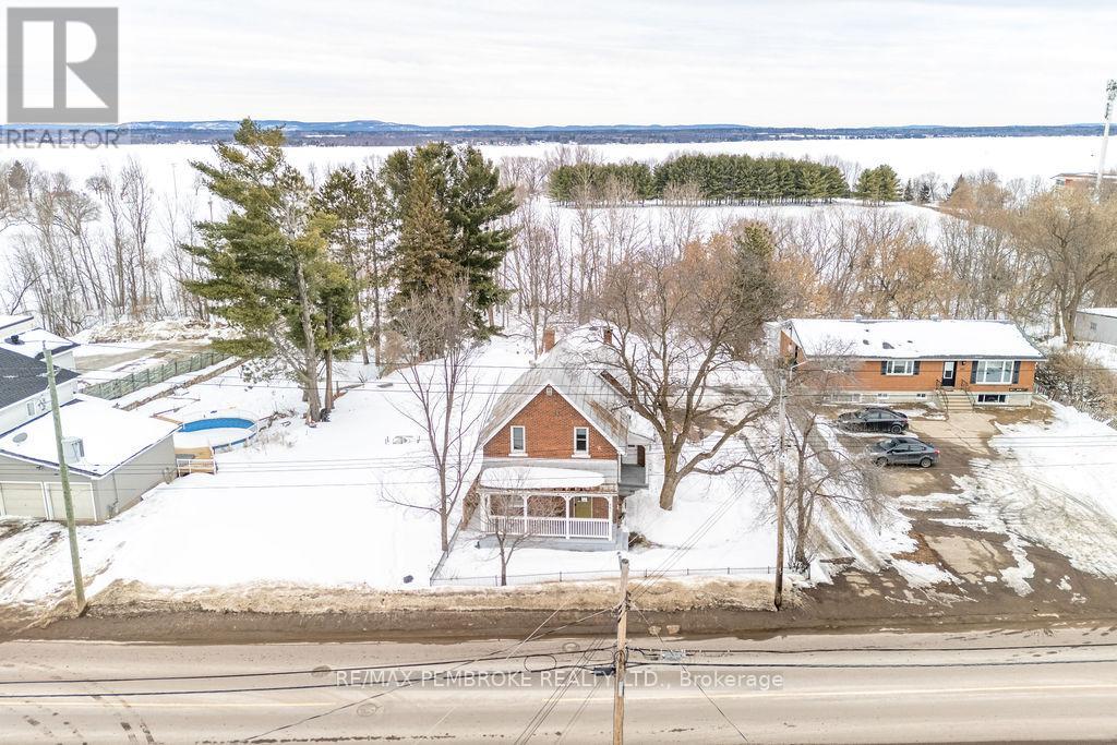 841 Pembroke Street W, Pembroke, Ontario  K8A 5P5 - Photo 3 - X12901954