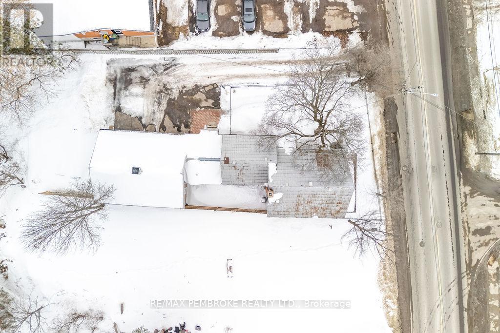 841 Pembroke Street W, Pembroke, Ontario  K8A 5P5 - Photo 39 - X12901954