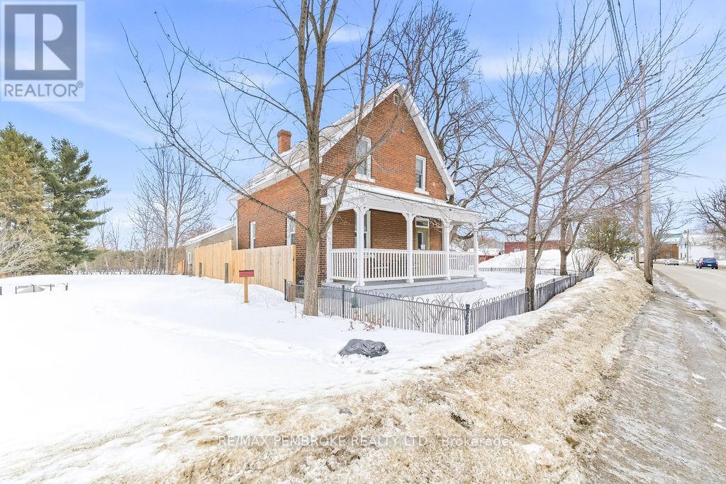 841 Pembroke Street W, Pembroke, Ontario  K8A 5P5 - Photo 4 - X12901954