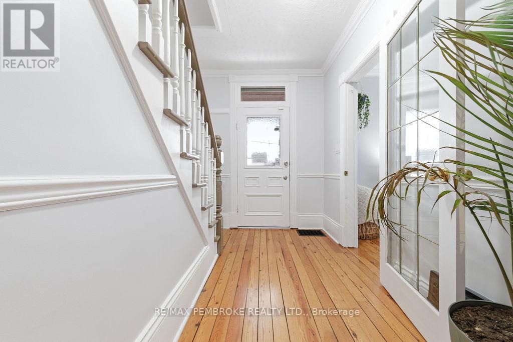 841 Pembroke Street W, Pembroke, Ontario  K8A 5P5 - Photo 6 - X12901954