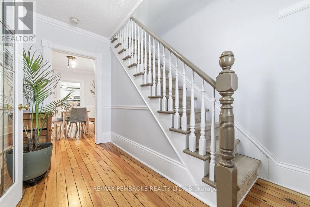 841 Pembroke Street W, Pembroke, Ontario  K8A 5P5 - Photo 7 - X12901954