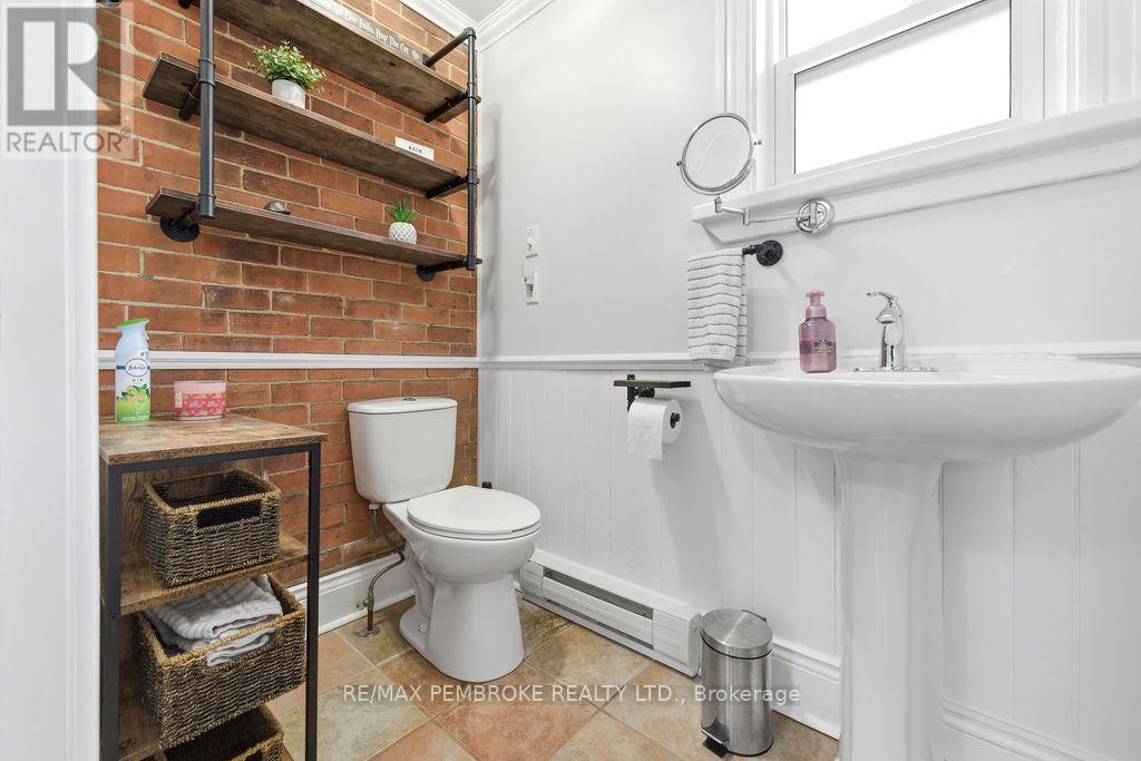 841 Pembroke Street W, Pembroke, Ontario  K8A 5P5 - Photo 8 - X12901954