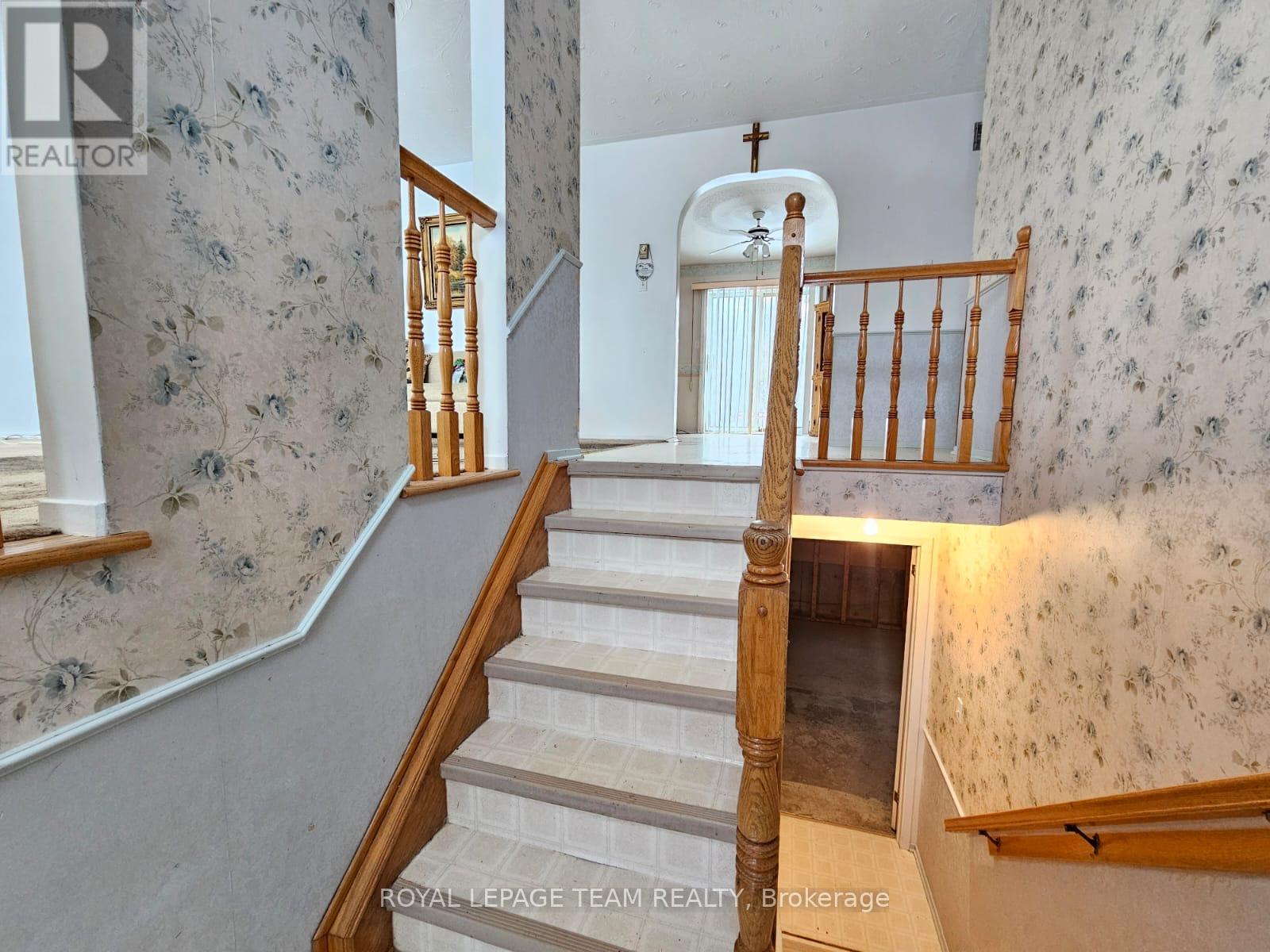 1120 Saint-Jacques Street, Clarence-Rockland, Ontario  K4K 1B4 - Photo 3 - X12901908