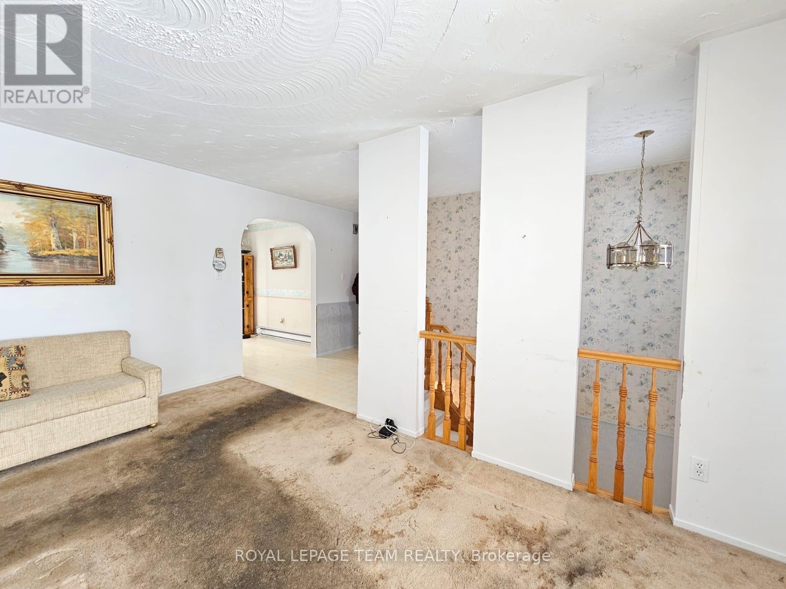 1120 Saint-Jacques Street, Clarence-Rockland, Ontario  K4K 1B4 - Photo 9 - X12901908