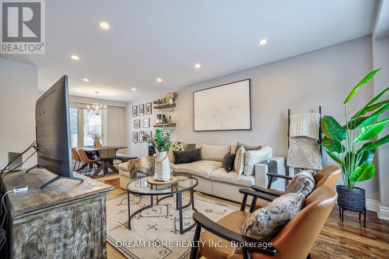 417 Borden Avenue, Newmarket, Ontario  L3Y 5C1 - Photo 5 - N12901948