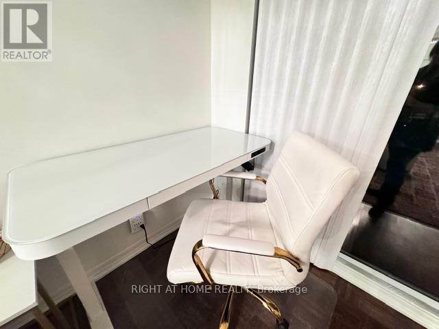 38 Fontenay Court, Toronto (Edenbridge-Humber Valley), Ontario  M9A 5H5 - Photo 10 - W12901912