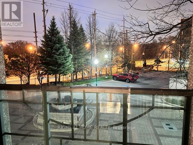 38 Fontenay Court, Toronto (Edenbridge-Humber Valley), Ontario  M9A 5H5 - Photo 12 - W12901912