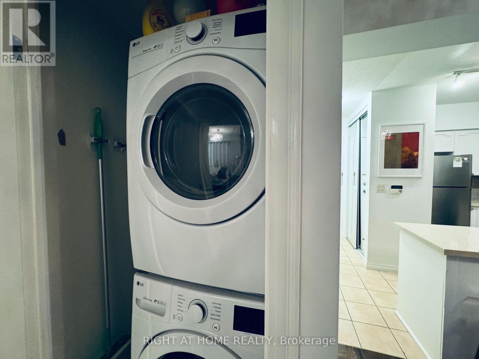 38 Fontenay Court, Toronto (Edenbridge-Humber Valley), Ontario  M9A 5H5 - Photo 15 - W12901912