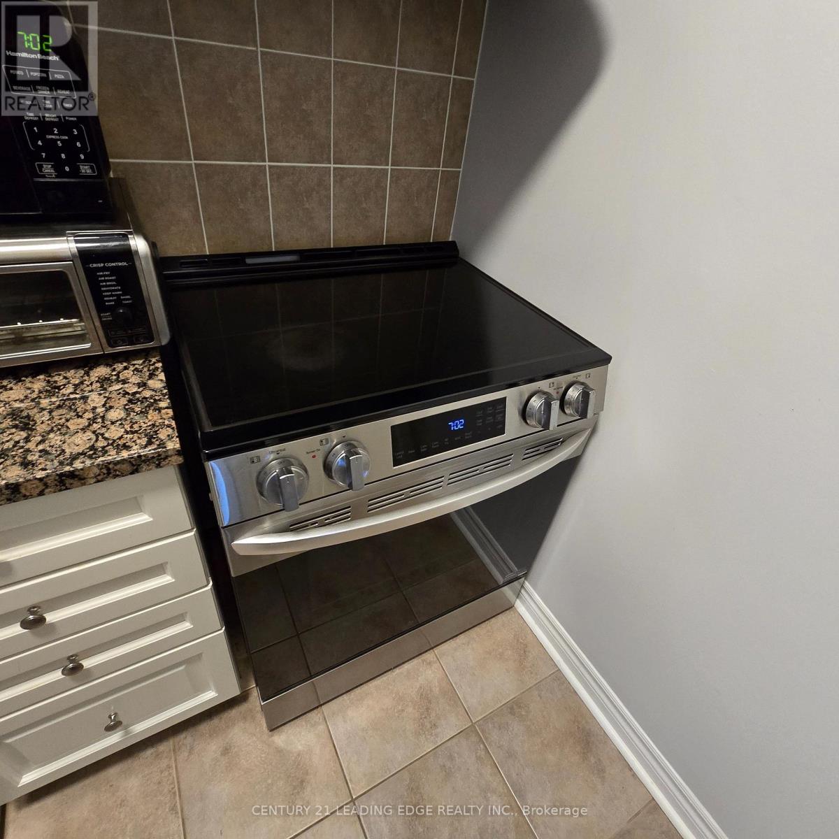 103 - 2325 Central Park Drive, Oakville (Ro River Oaks), Ontario  L6H 0E2 - Photo 3 - W12901916