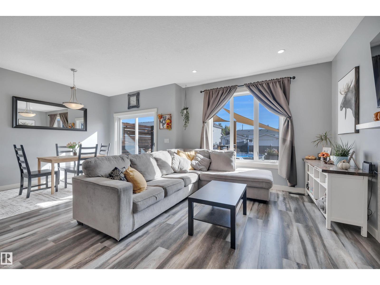 5011 53 AV, calmar, Alberta