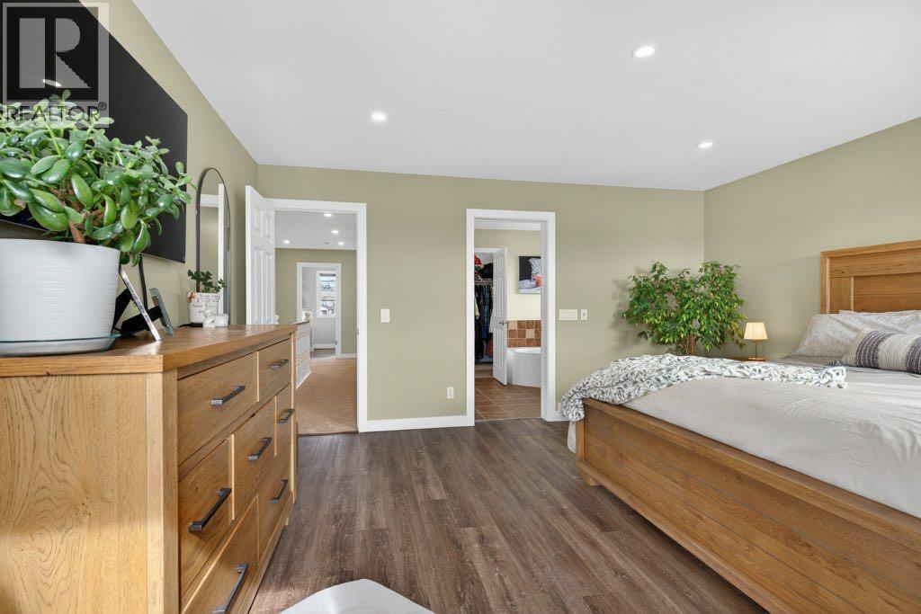 311 Crystal Shores View, Okotoks, Alberta  T1S 2H9 - Photo 19 - A2294700