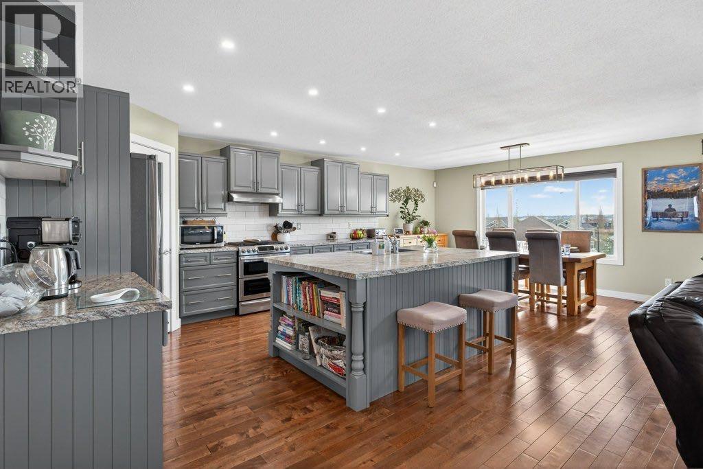 311 Crystal Shores View, Okotoks, Alberta  T1S 2H9 - Photo 7 - A2294700