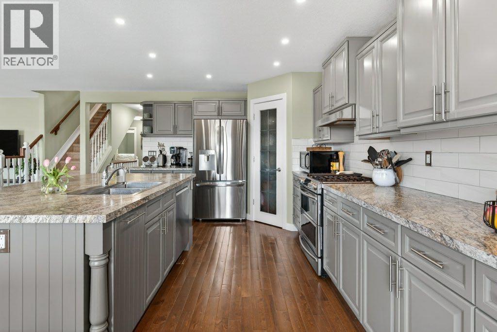 311 Crystal Shores View, Okotoks, Alberta  T1S 2H9 - Photo 9 - A2294700