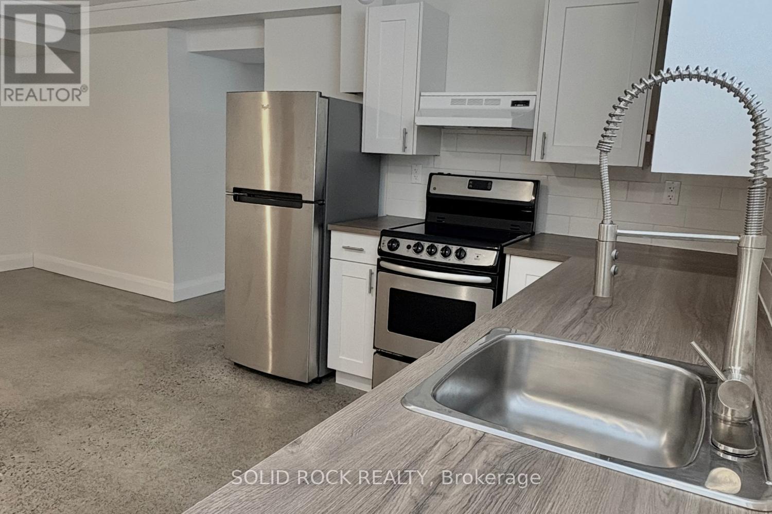 B - 228 Glynn Avenue, Ottawa, Ontario  K1K 1S3 - Photo 5 - X12897598