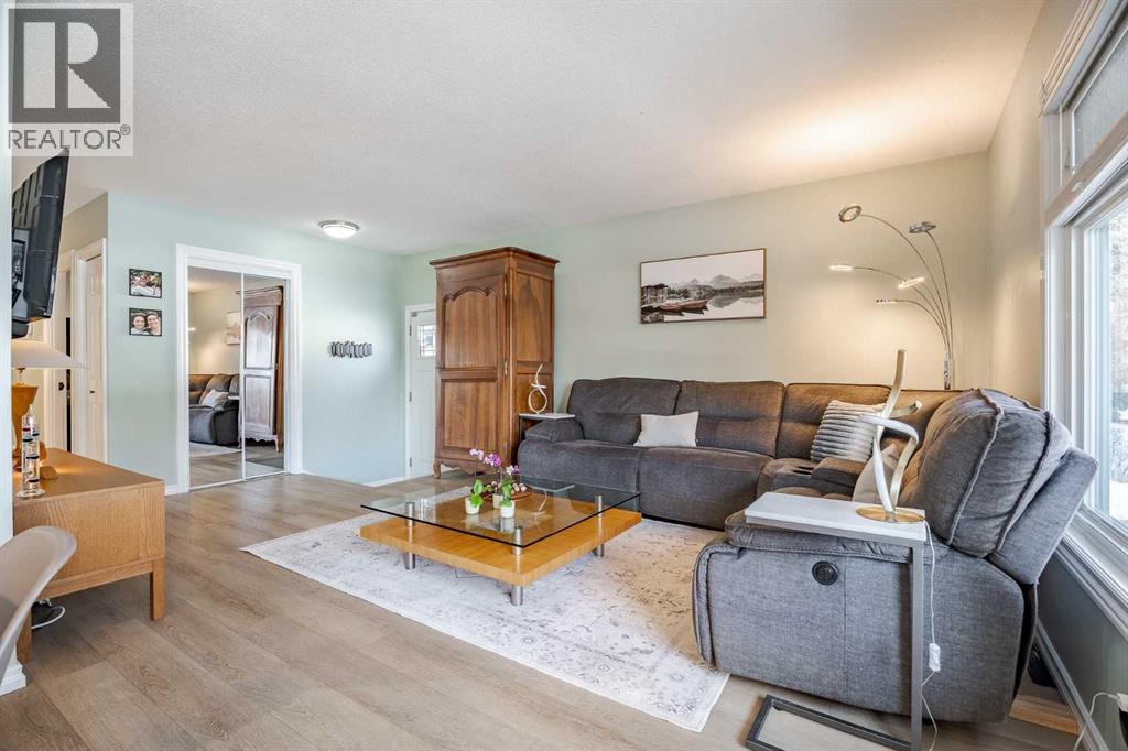 4803 Brockington Road NW, Calgary, Alberta  T2L 1R5 - Photo 7 - A2290285