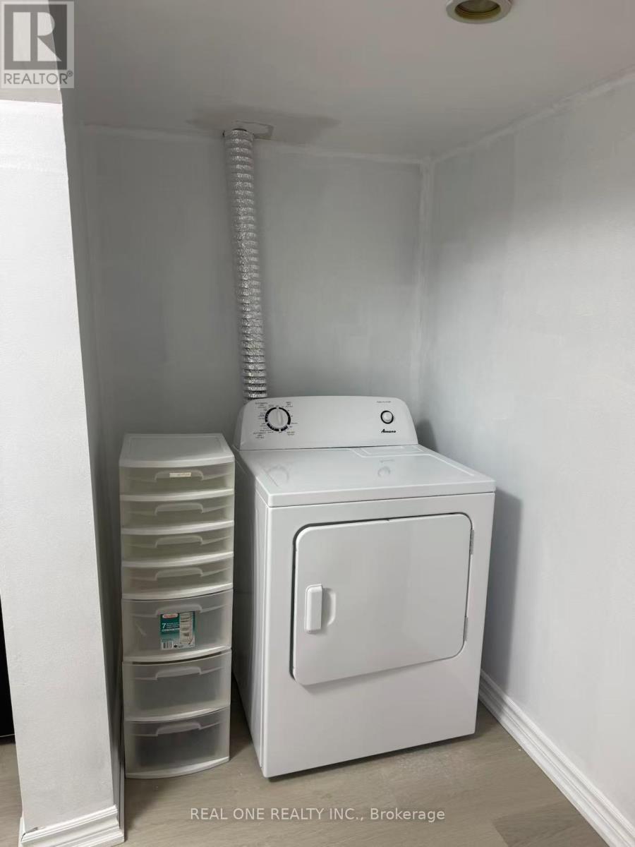 826 Winterton Way, Mississauga (East Credit), Ontario  L5V 2A5 - Photo 5 - W12901994