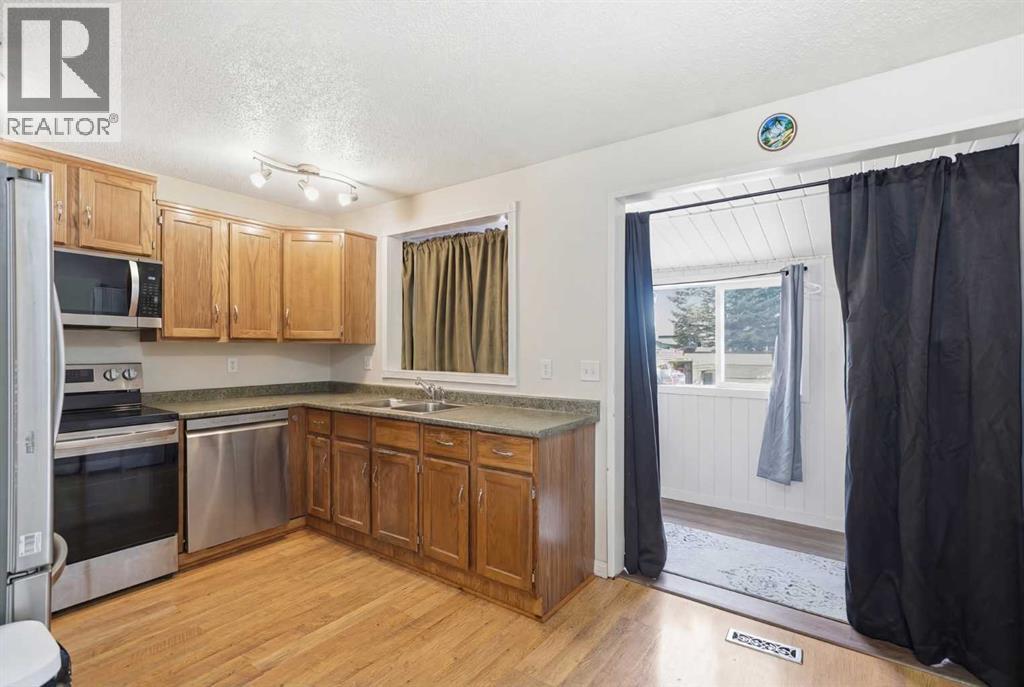 95 Summerwood Road, Airdrie, Alberta  T4B 1X1 - Photo 4 - A2294650