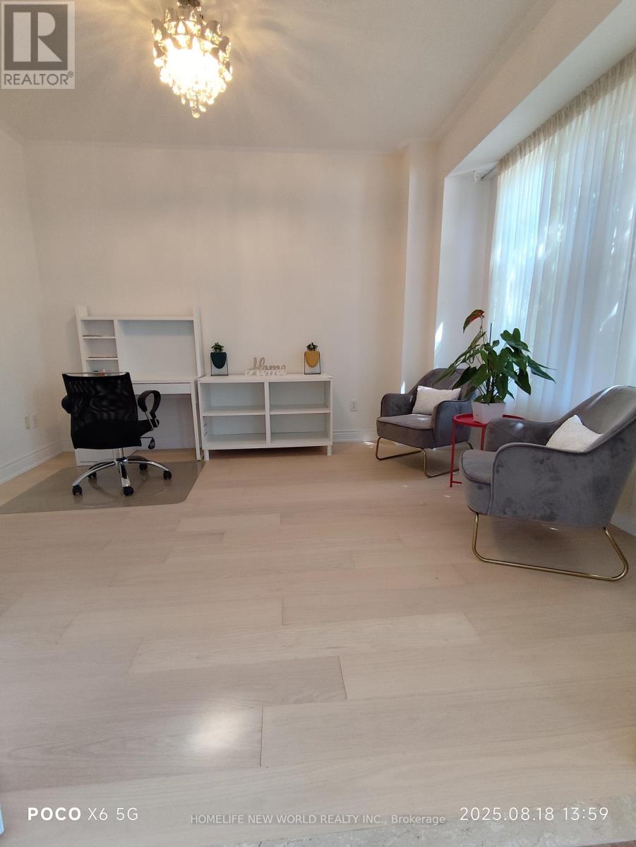 53 Larkmead Crescent, Markham, Ontario  L6C 3E1 - Photo 4 - N12902004