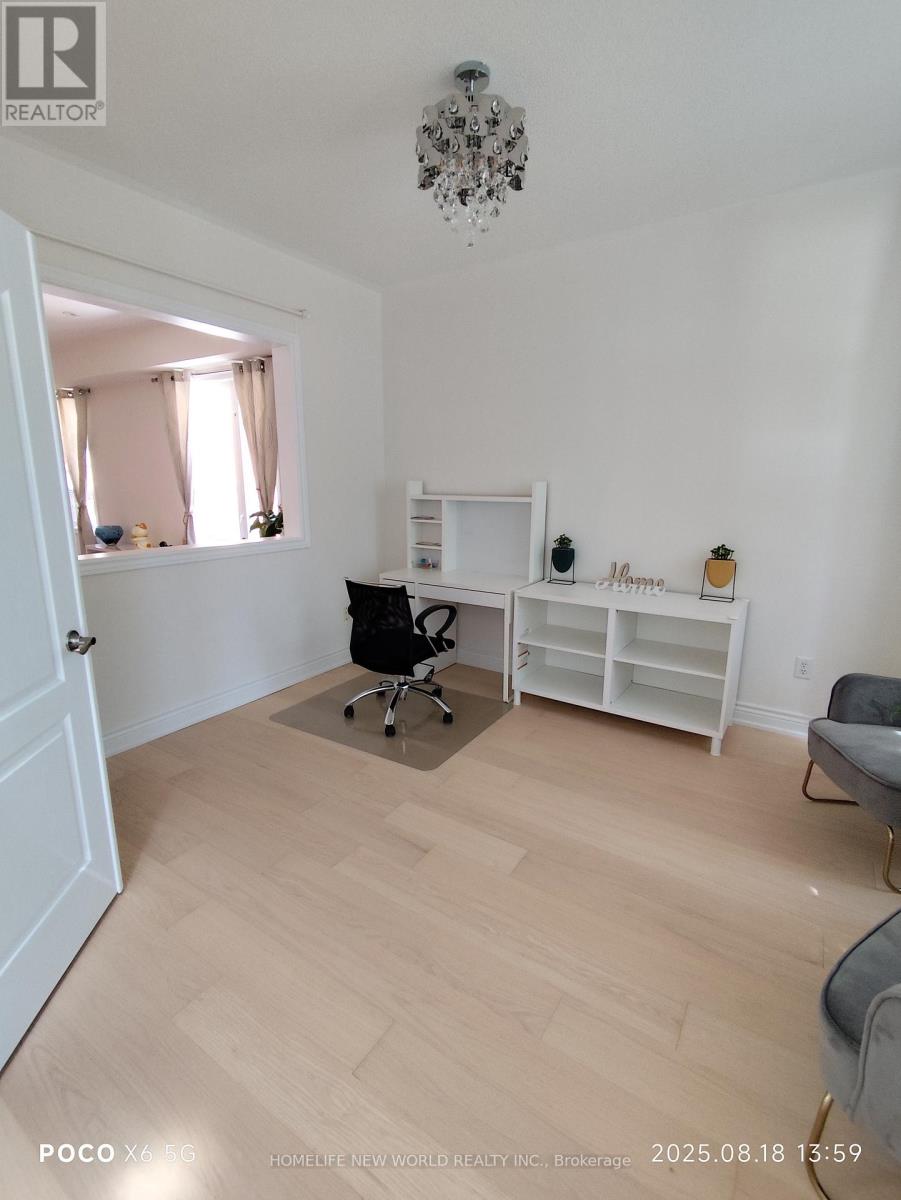 53 Larkmead Crescent, Markham, Ontario  L6C 3E1 - Photo 5 - N12902004