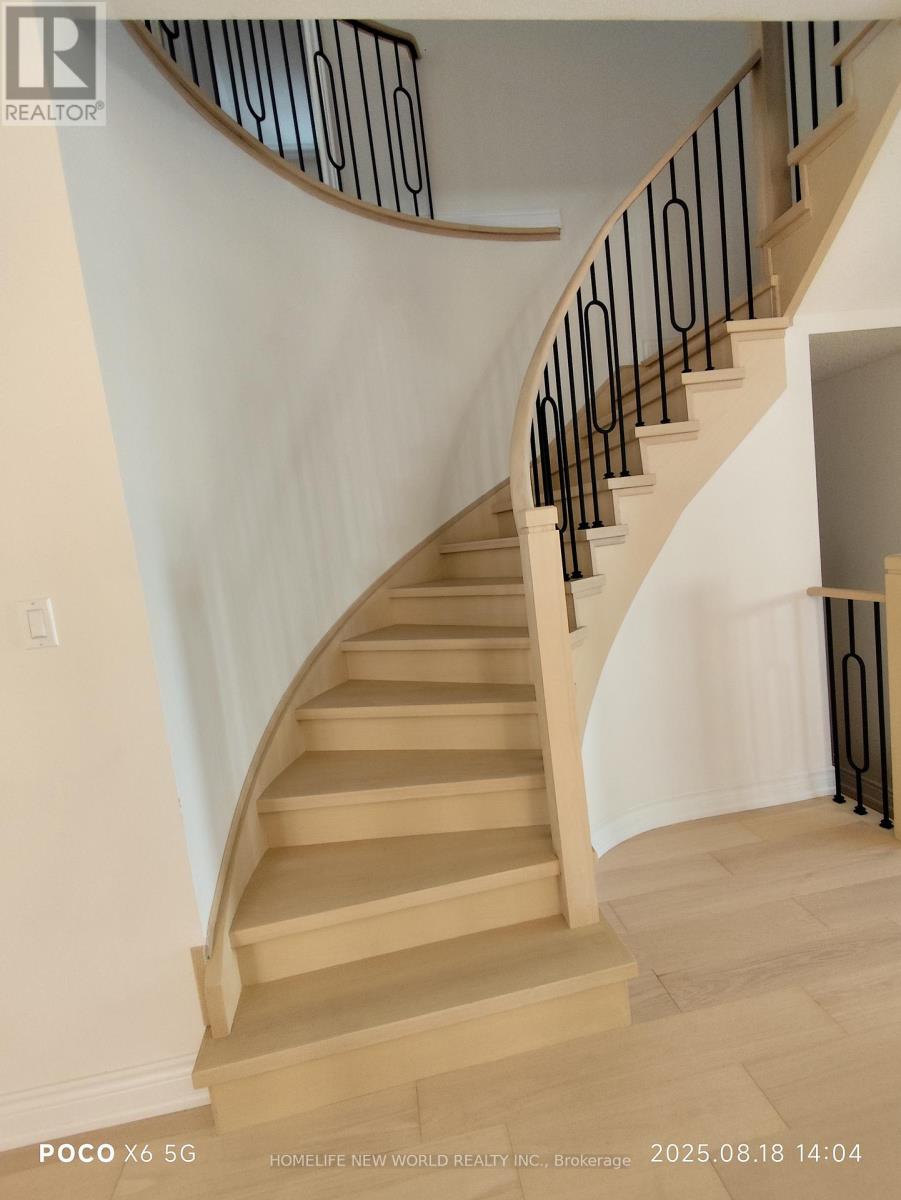 53 Larkmead Crescent, Markham, Ontario  L6C 3E1 - Photo 9 - N12902004