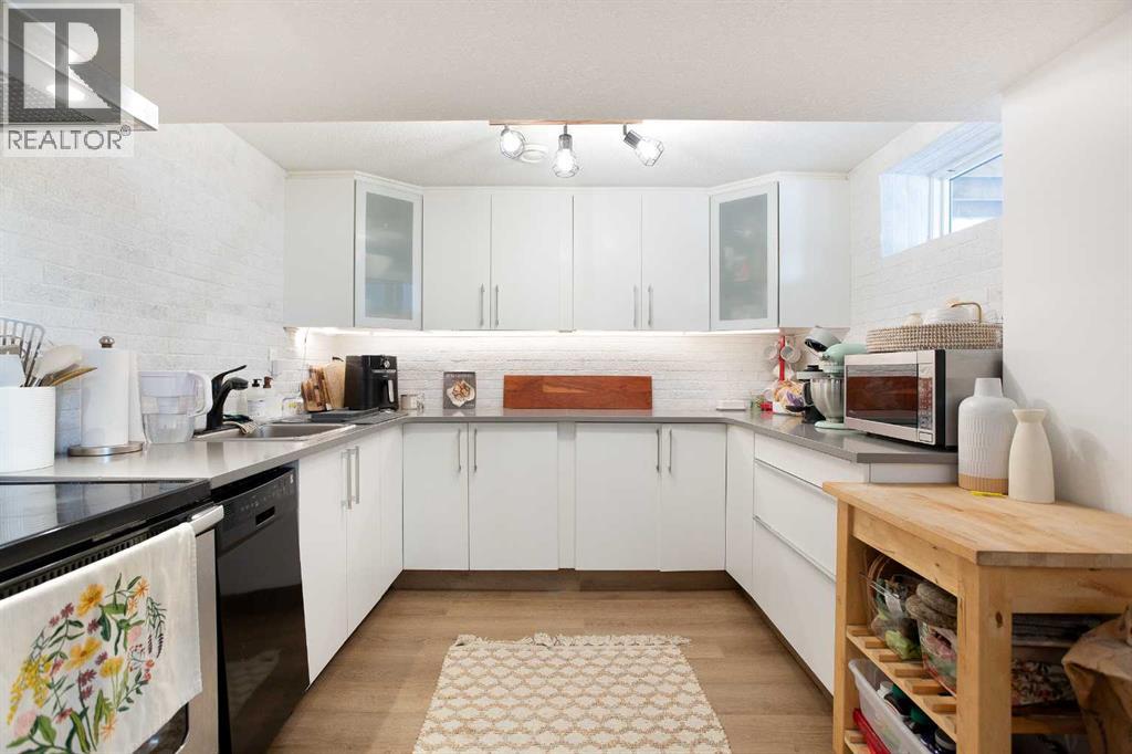 8248 5 Street Sw, Calgary, Alberta  T2V 1C5 - Photo 32 - A2280550