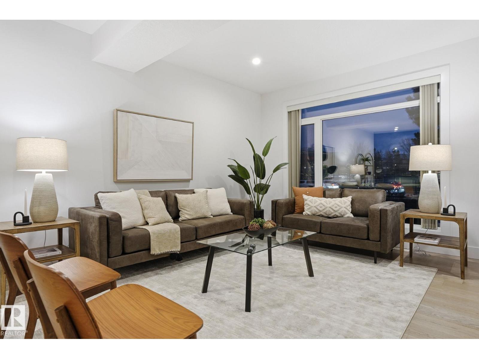 11434 71 AV NW, edmonton, Alberta