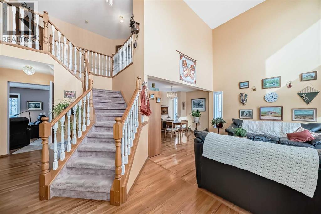 107 Hawkmount Heights Nw, Calgary, Alberta  T3G 3S5 - Photo 4 - A2290848