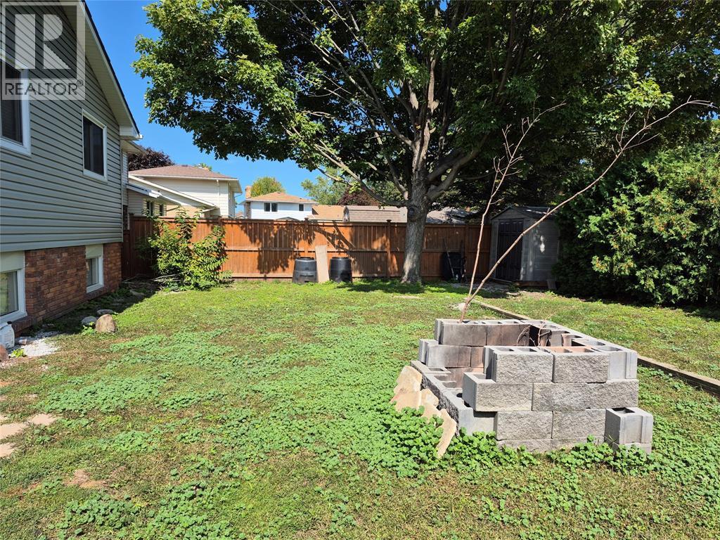 608 Winchester Crescent South, Sarnia, Ontario  N7S 4P9 - Photo 3 - 26005771