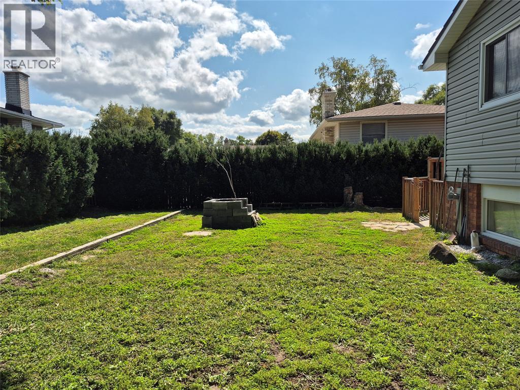 608 Winchester Crescent South, Sarnia, Ontario  N7S 4P9 - Photo 4 - 26005771