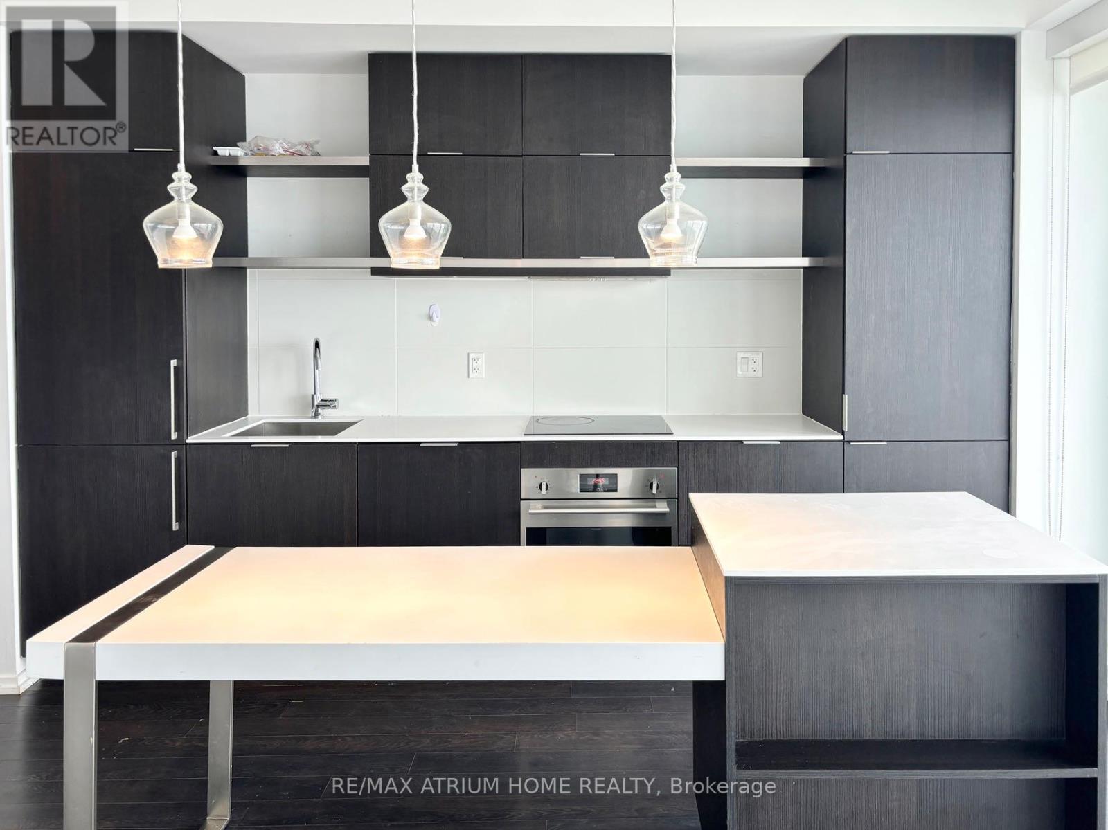 4911 - 197 Yonge Street, Toronto, Ontario  M5B 1M4 - Photo 2 - C12902024