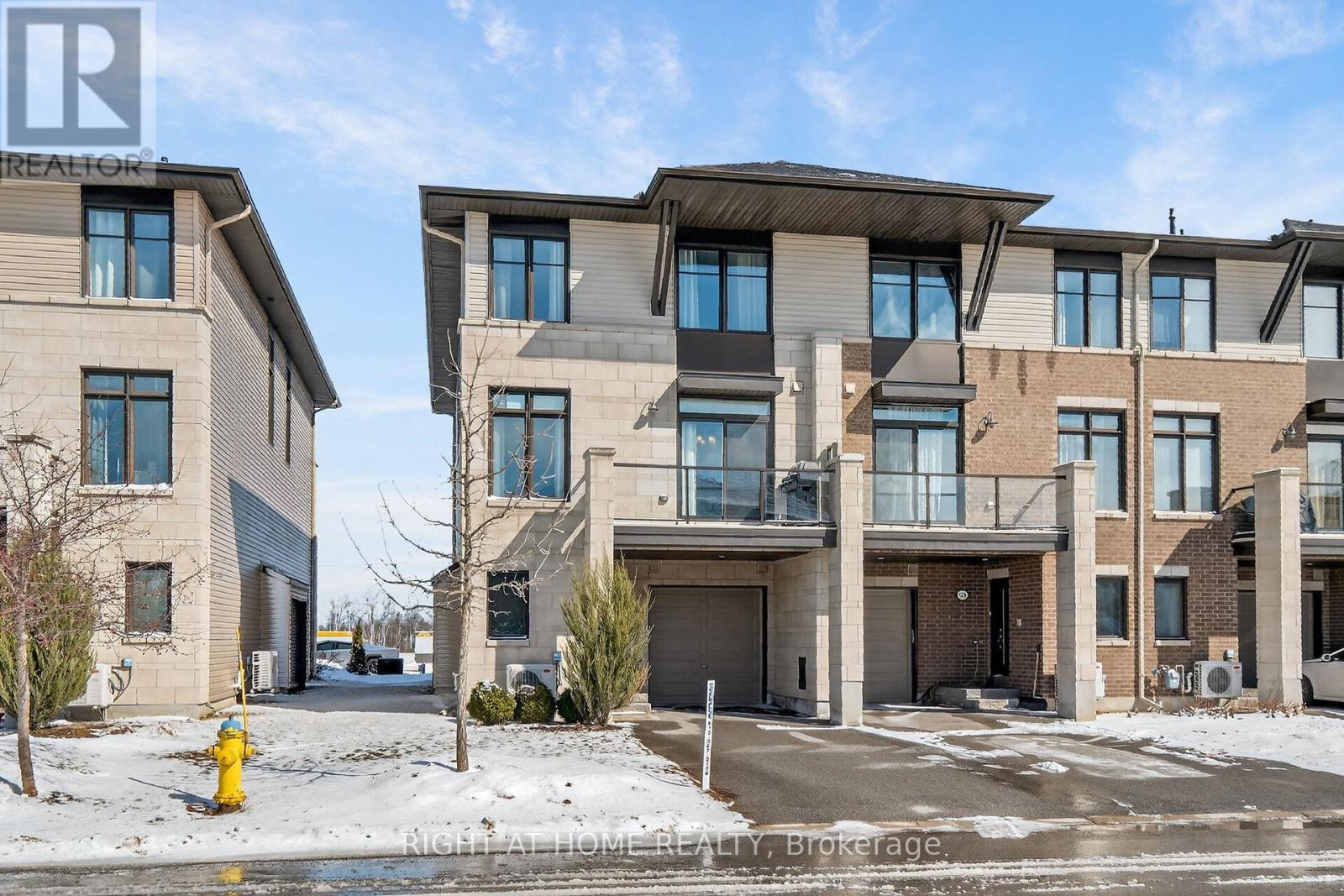 570 LABRADOR CRESCENT, Ottawa, Ontario