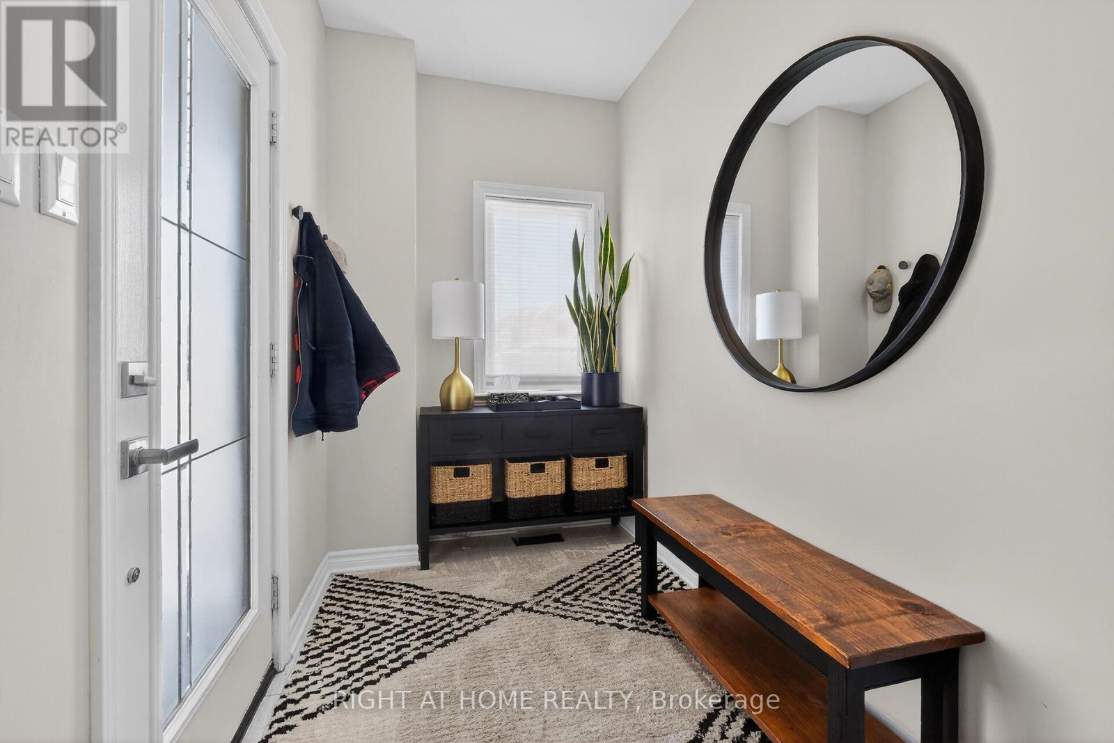 570 Labrador Crescent, Ottawa, Ontario  K1T 0R3 - Photo 3 - X12902052