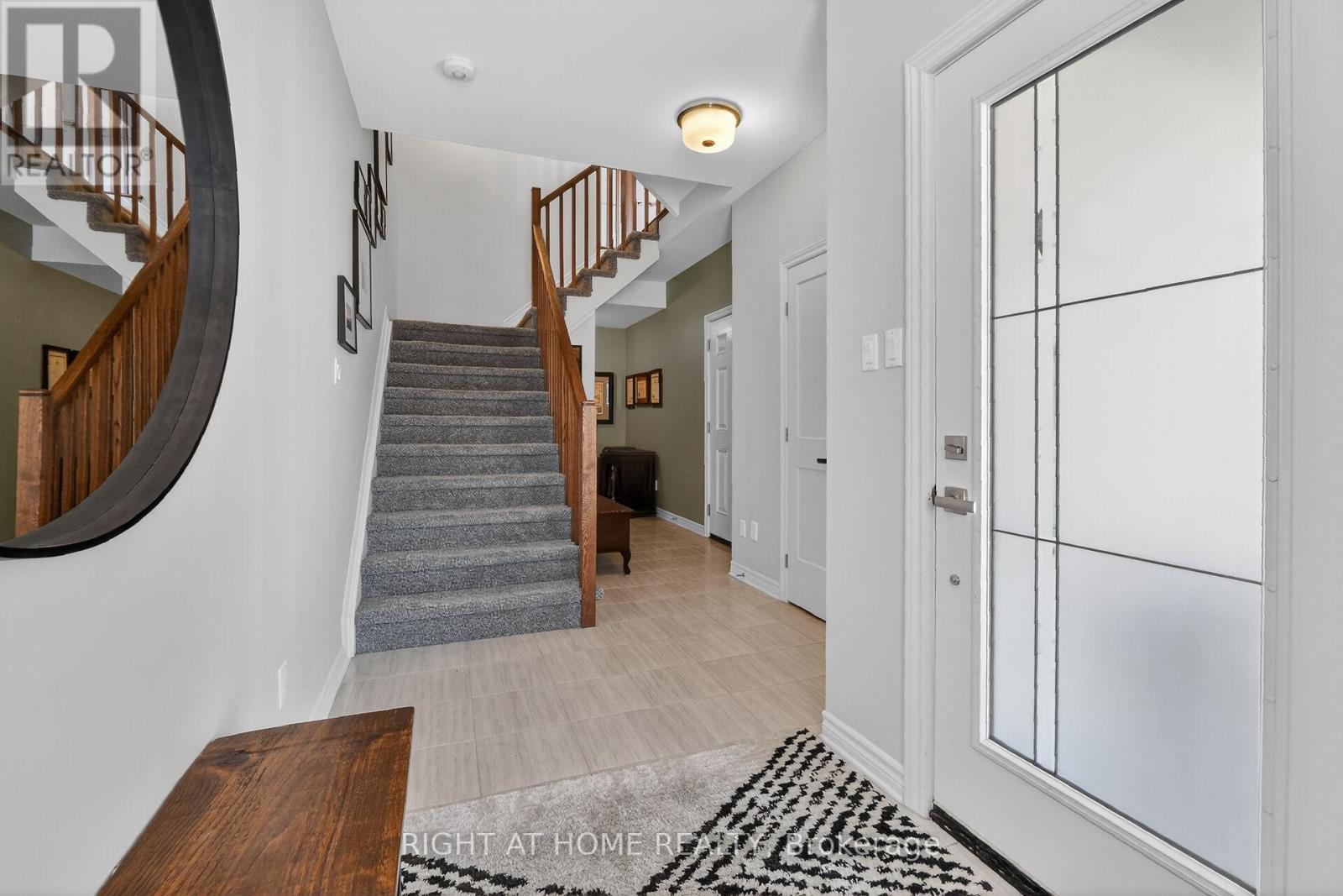 570 Labrador Crescent, Ottawa, Ontario  K1T 0R3 - Photo 4 - X12902052