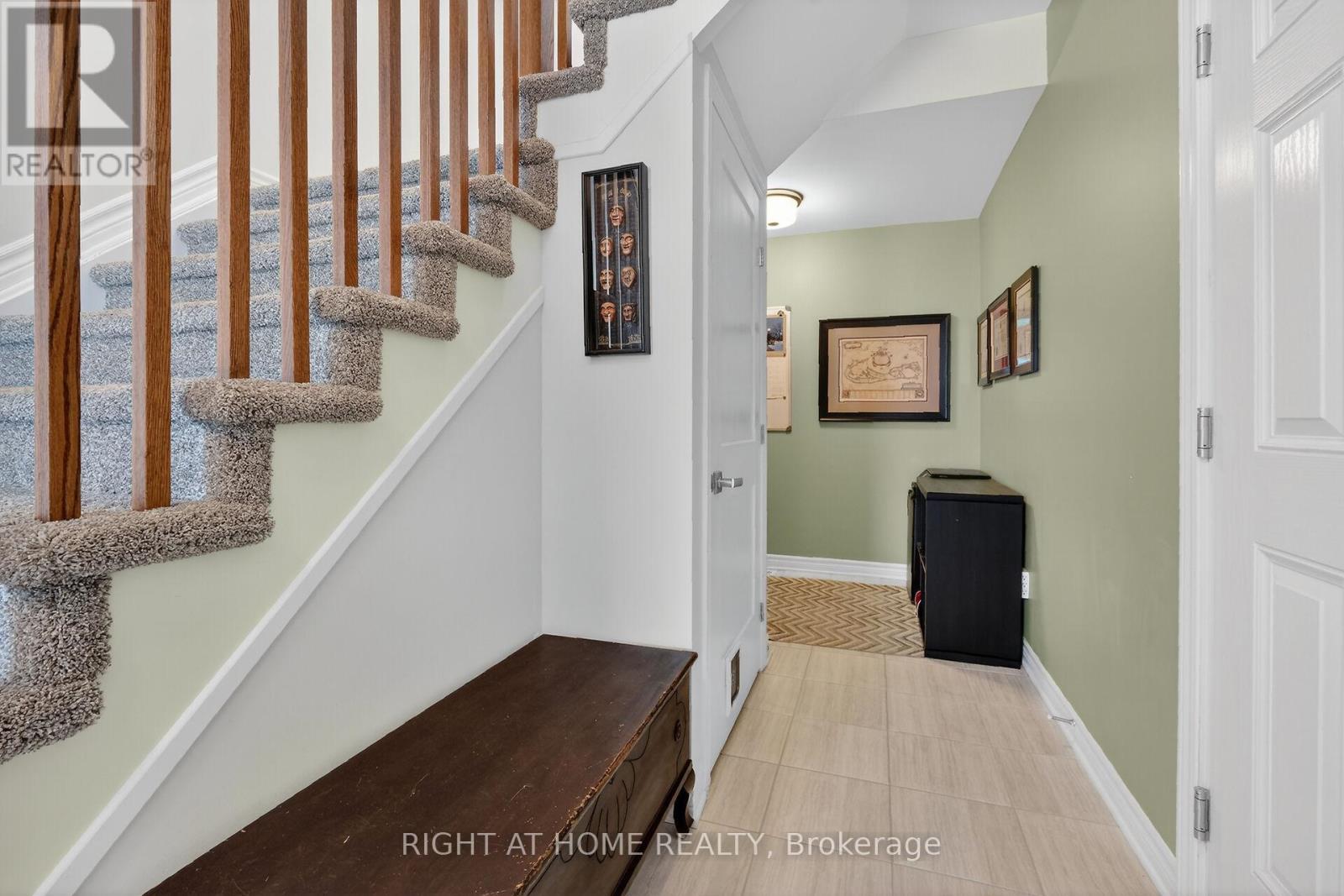 570 Labrador Crescent, Ottawa, Ontario  K1T 0R3 - Photo 5 - X12902052